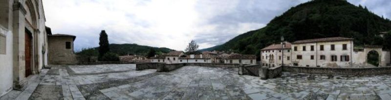 Abbazia Cistercense - Panoramica del sagrato.jpg.2017-08-09-10-04-10